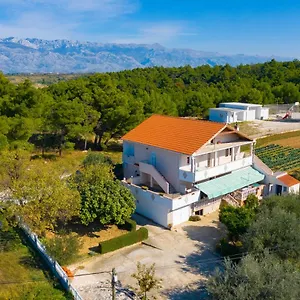 Luca Apartmán